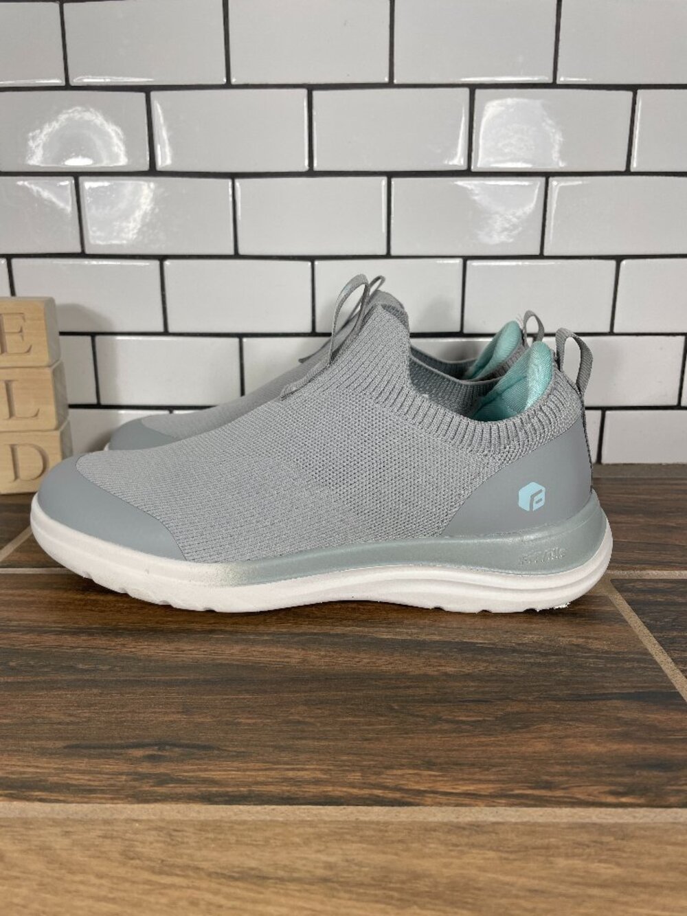 Fitville BriskWalk V3 Shoes Womens Size 8 Wide Gray Casual Slip On Sneakers